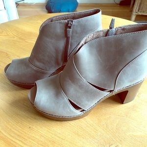 NWOT Dansko open-toe high ankle bootie